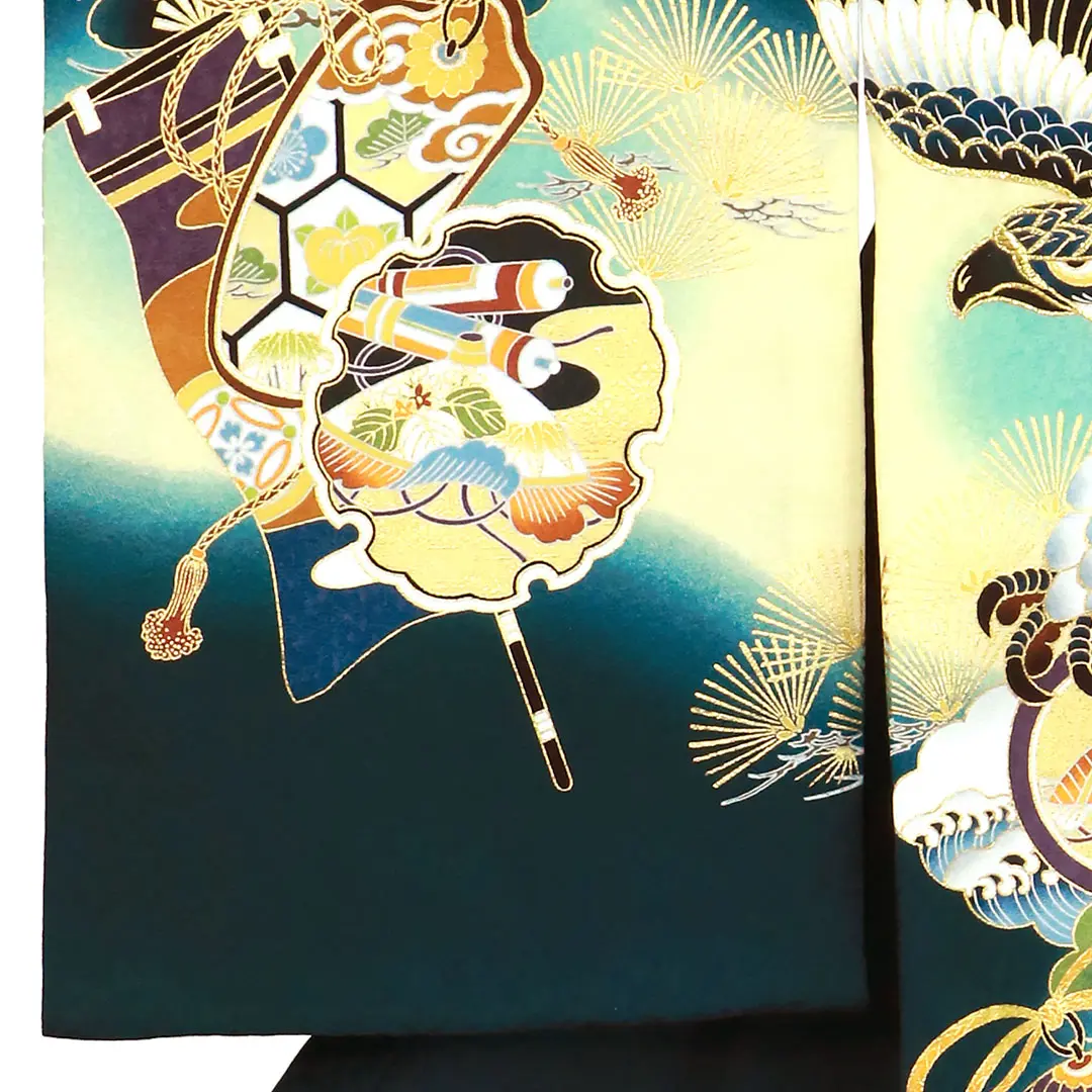 お宮参り産着／緑地に鷹と青松、雪輪の祝い着／男児／左袖詳細