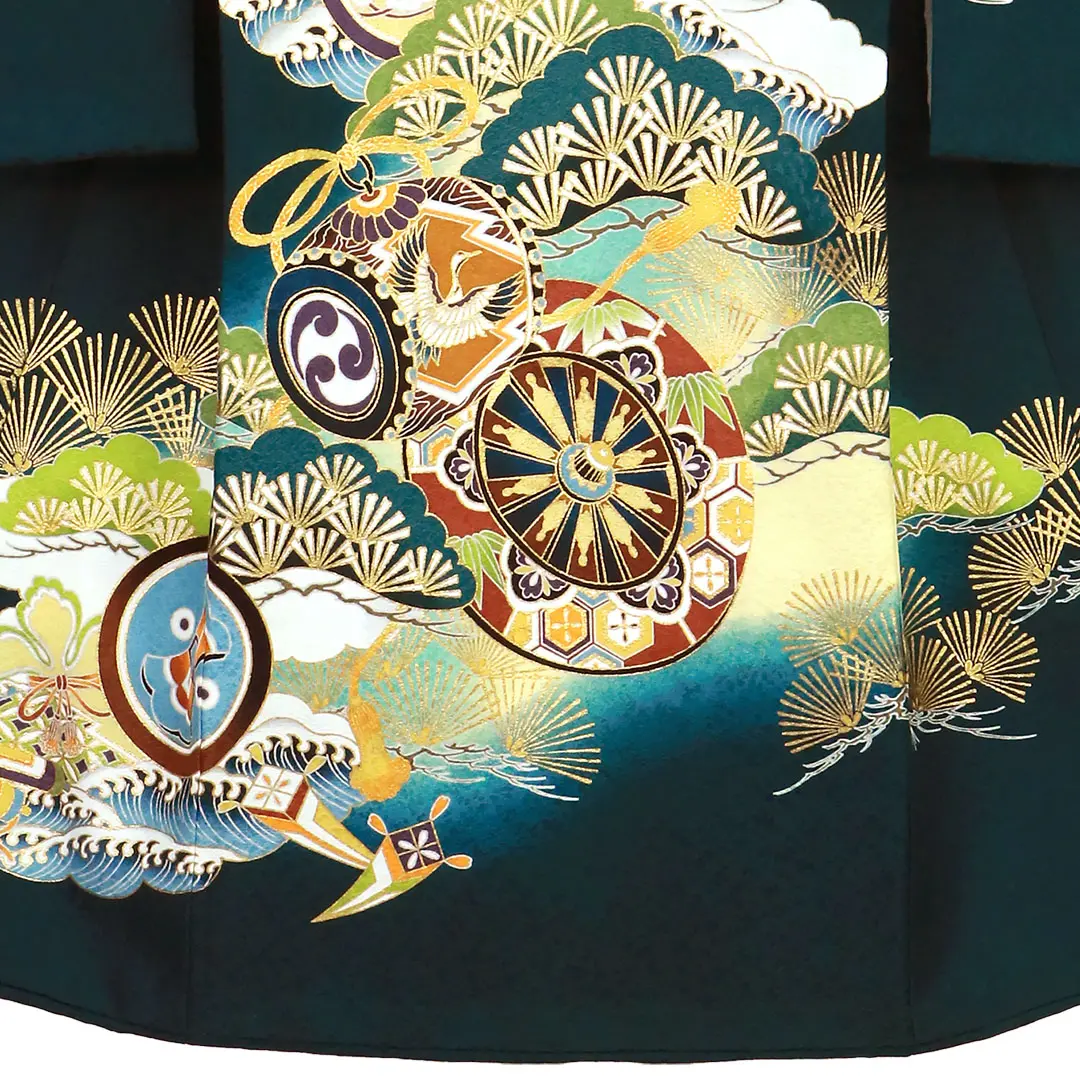 お宮参り産着／緑地に鷹と青松、雪輪の祝い着／男児／裾中央詳細