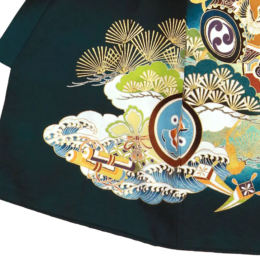 お宮参り産着／緑地に鷹と青松、雪輪の祝い着／男児／左裾詳細