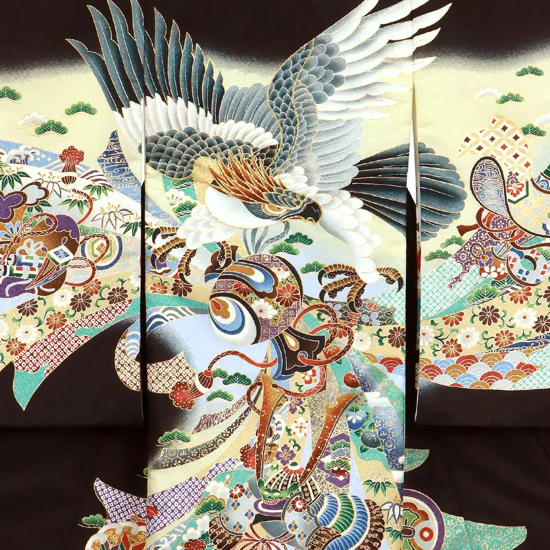 お宮参り産着／黒地に鷹と束ね熨斗の祝い着／男児（ポリエステル）／背中詳細