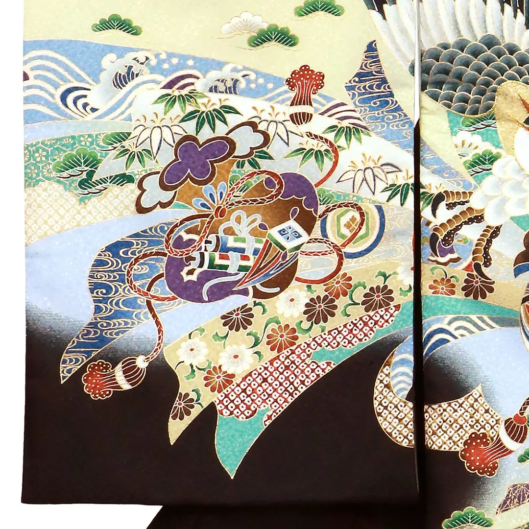 お宮参り産着／黒地に鷹と束ね熨斗の祝い着／男児（ポリエステル）／左袖詳細
