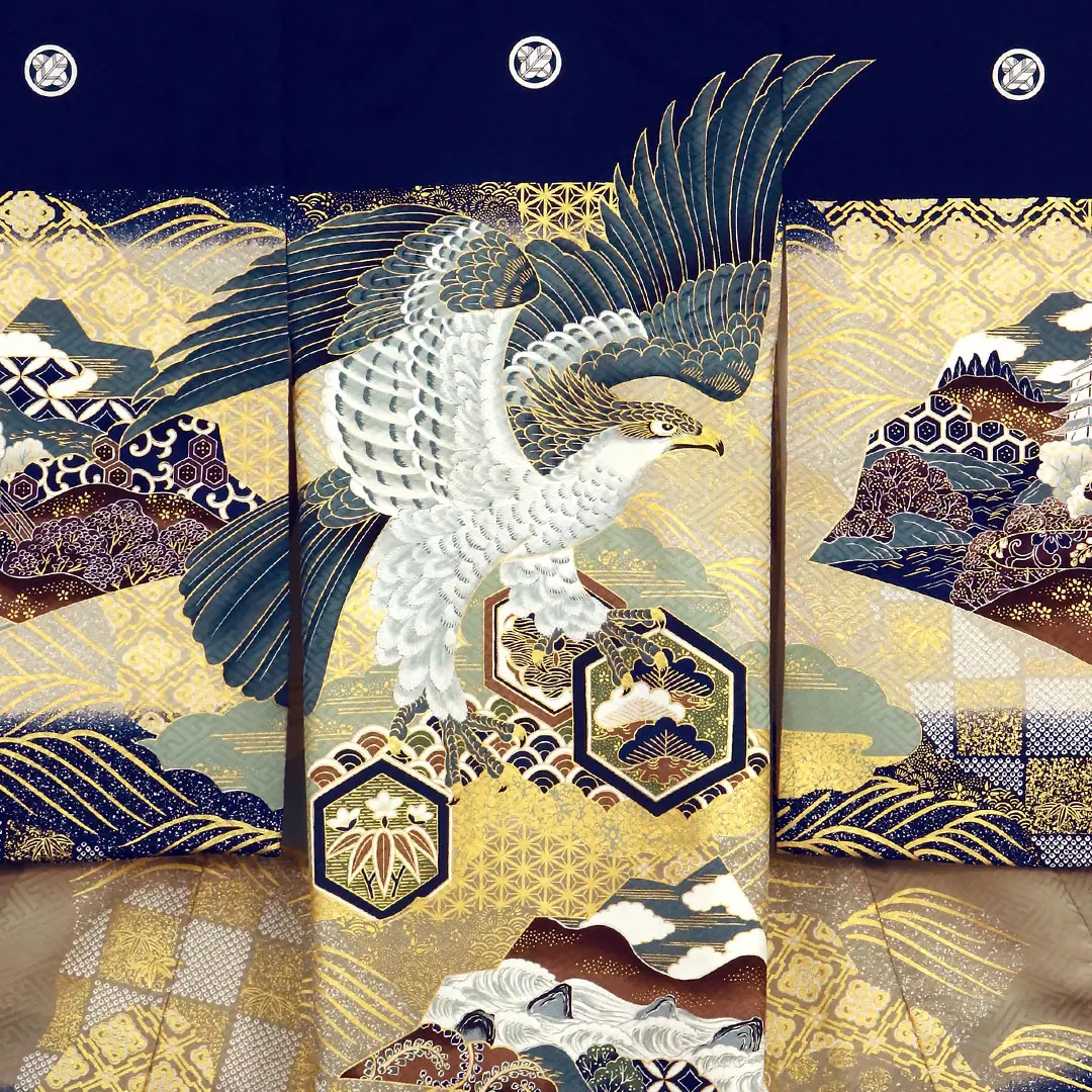 【五つ紋】お宮参り産着／紺地に鷹と亀甲、波の祝い着／男児／背中詳細