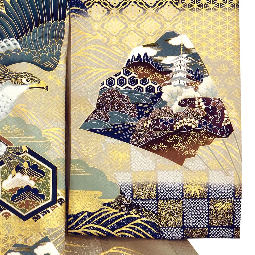 【五つ紋】お宮参り産着／紺地に鷹と亀甲、波の祝い着／男児／右袖詳細