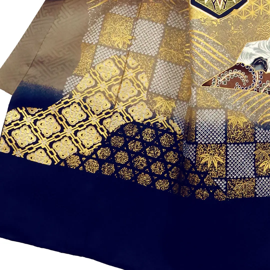 【五つ紋】お宮参り産着／紺地に鷹と亀甲、波の祝い着／男児／左裾詳細