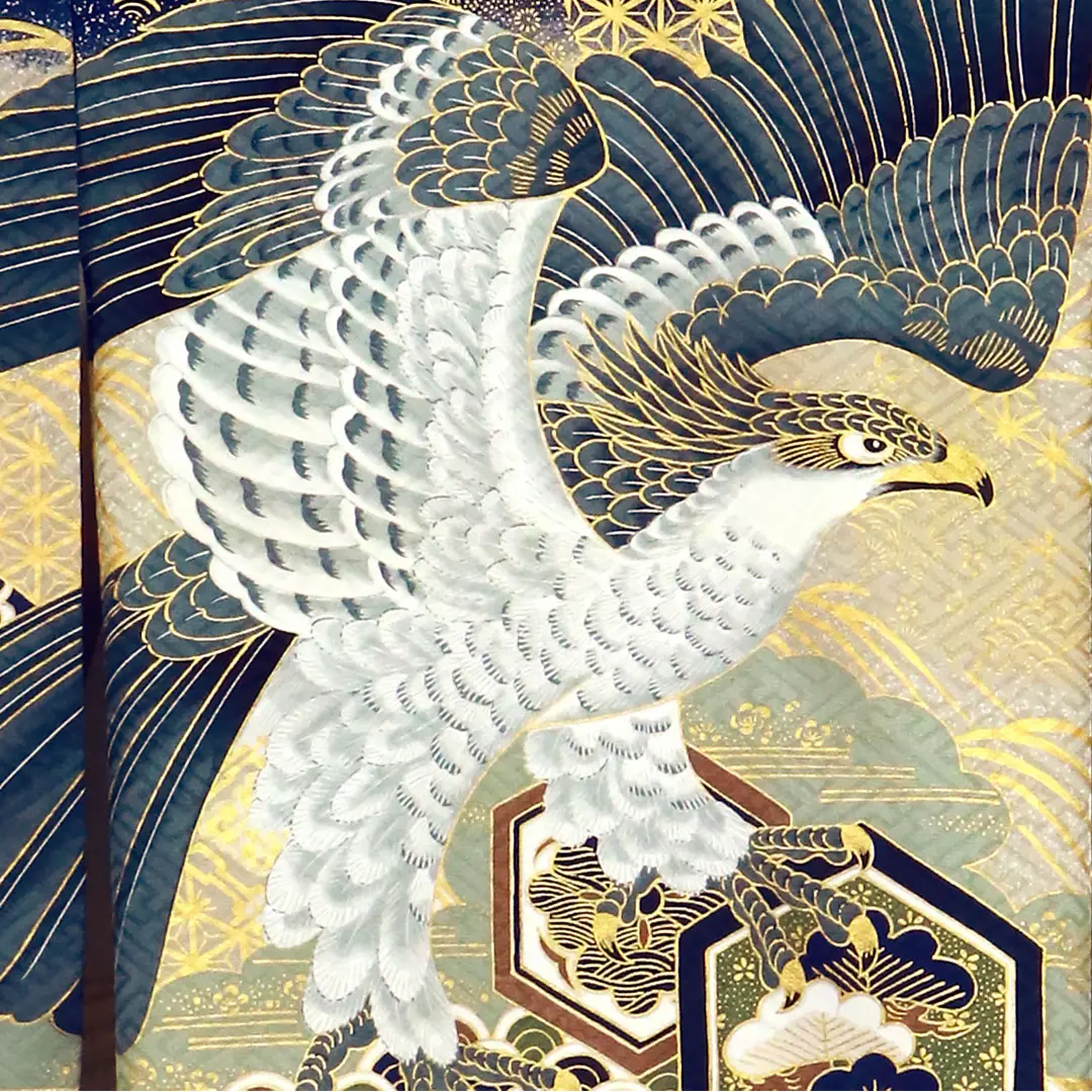 【五つ紋】お宮参り産着／紺地に鷹と亀甲、波の祝い着／男児／背中の柄詳細