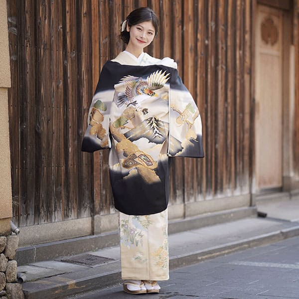 【刺繍】 お宮参り産着／黒地に鷹と松、富士山の祝い着／男児
