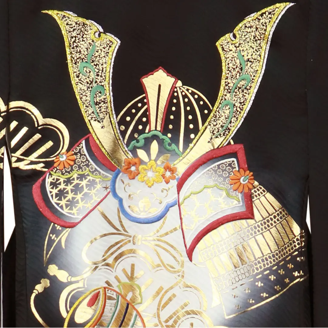 お宮参り産着／黒地に兜と打ち出の小槌に軍配の祝い着／男児／兜詳細