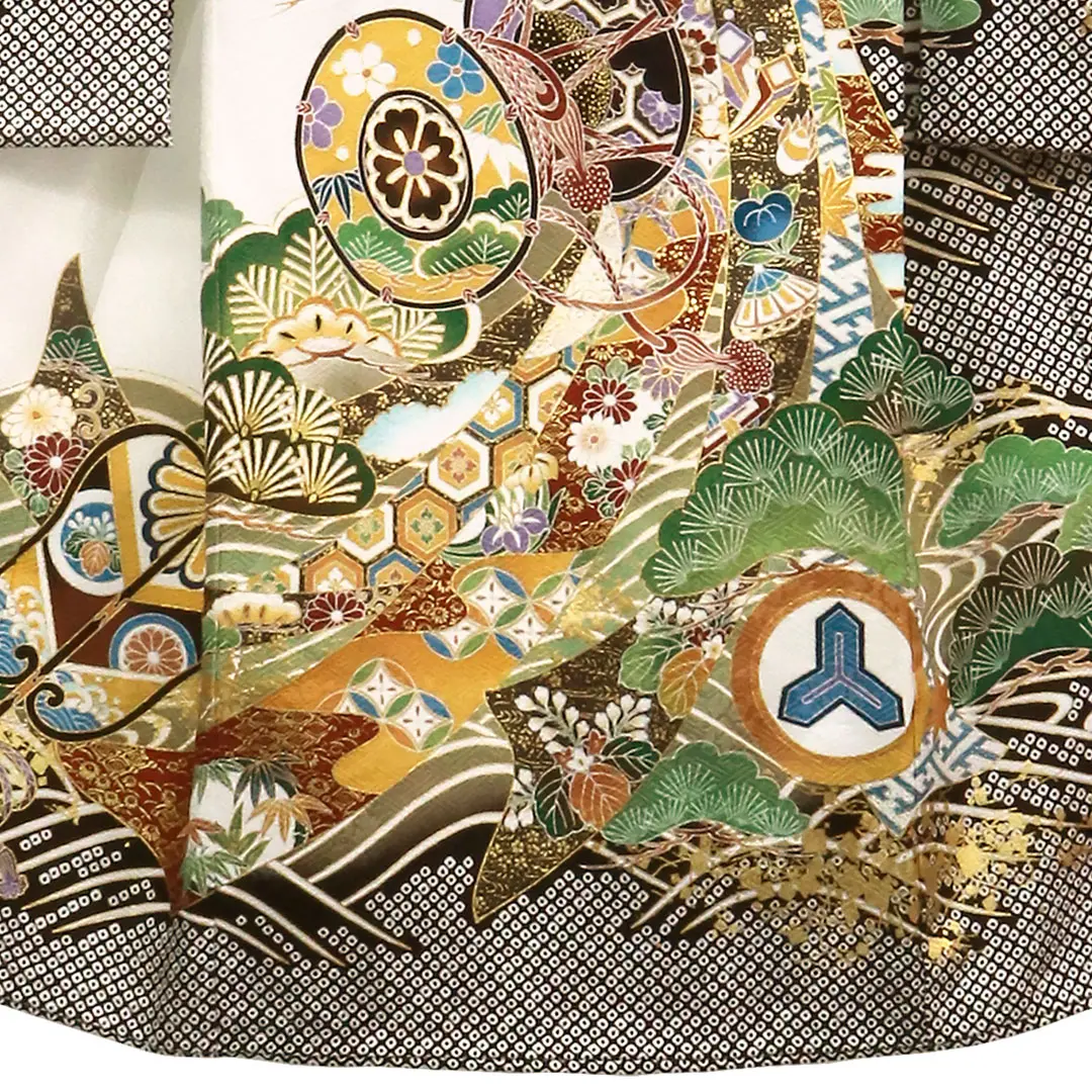お宮参り産着／白地に鷹と宝尽くしの祝い着／男児／裾中央詳細