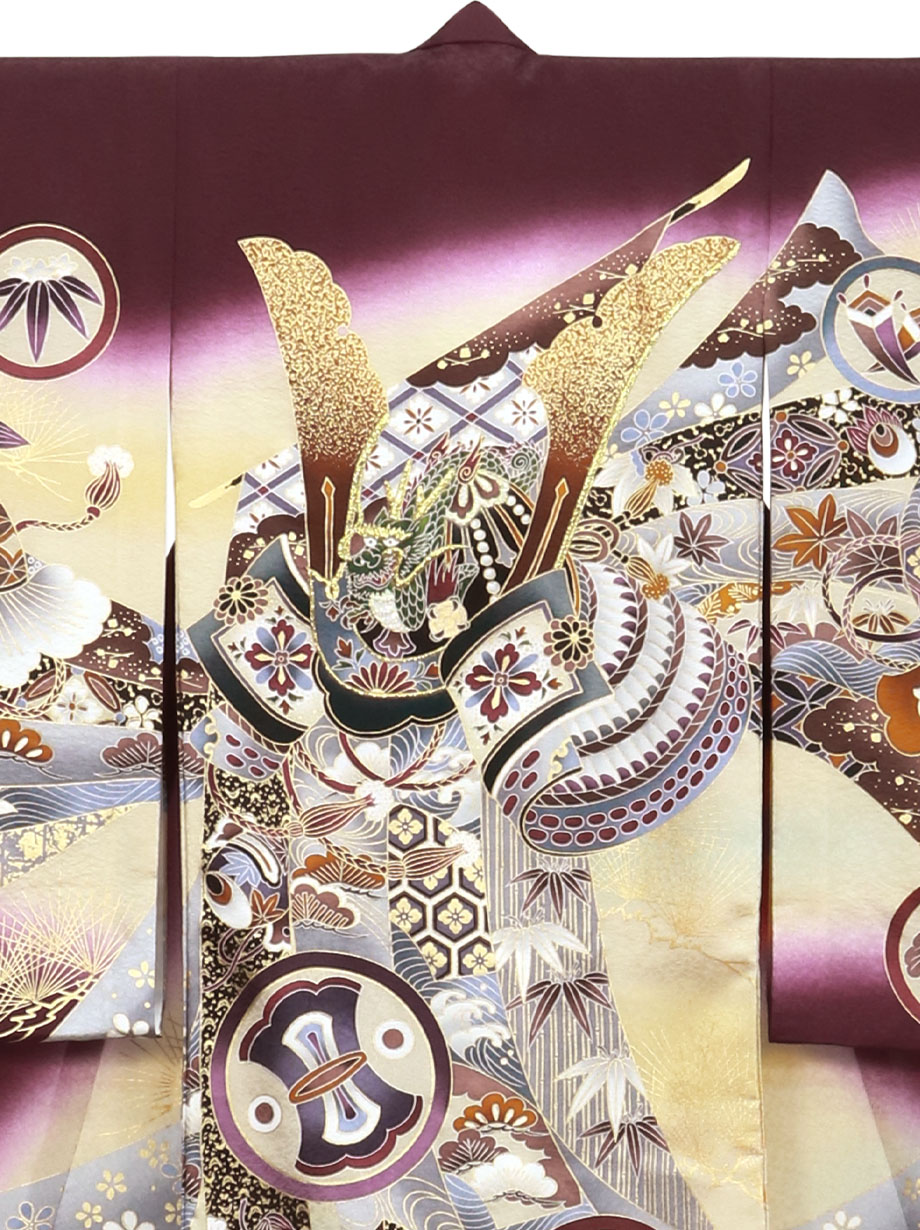 葡萄色地に兜と束ね熨斗、紋尽くしの祝い着（産着）／男児