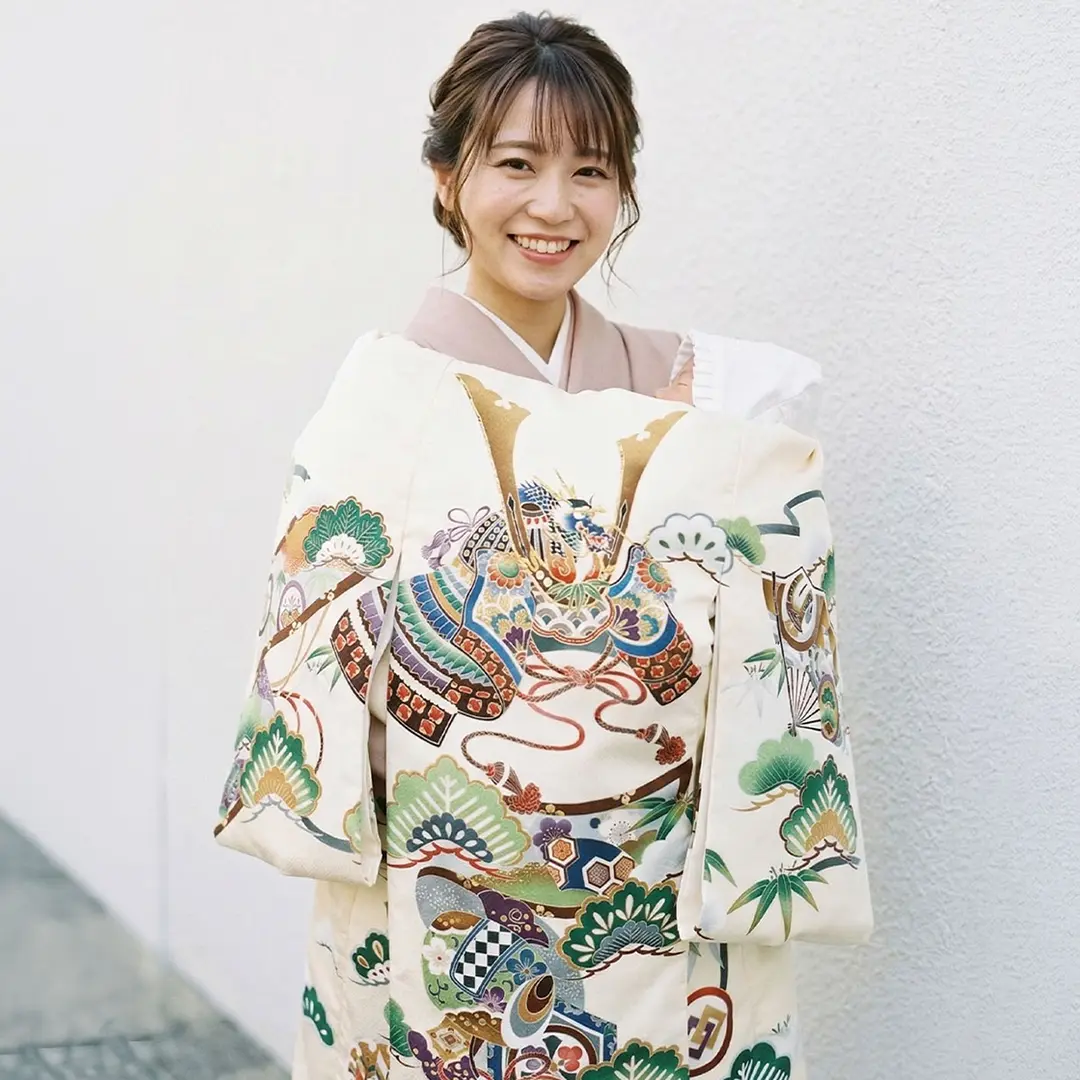 お宮参り産着／白地に兜と小槌、松の祝い着／男児（ポリエステル