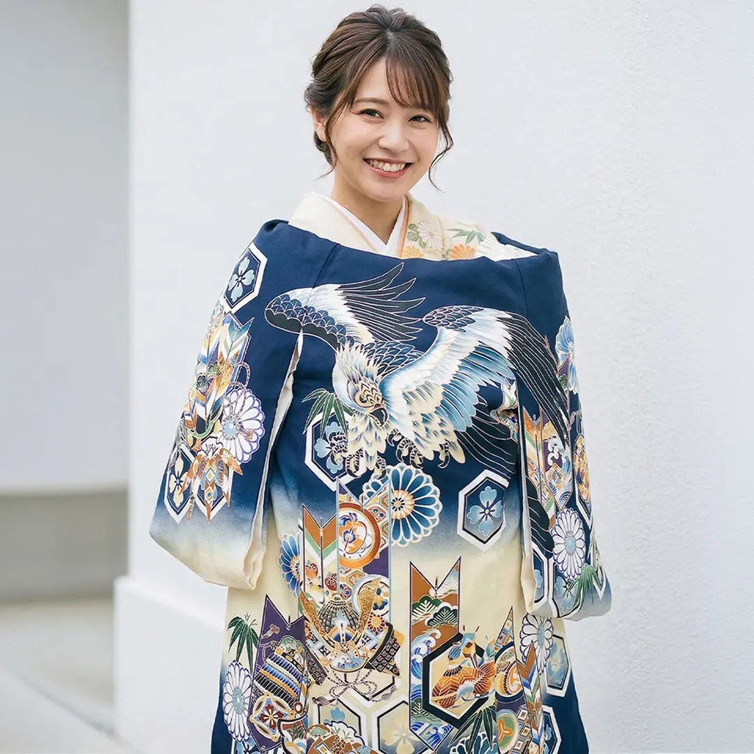 お宮参り産着／紺地に鷹と矢羽根、亀甲紋の祝い着／男児