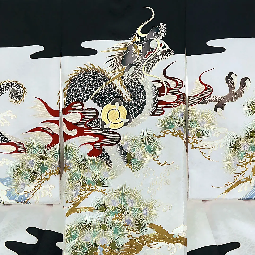 お宮参り産着／黒地に龍と波と松の祝い着（産着）／男児／背中詳細