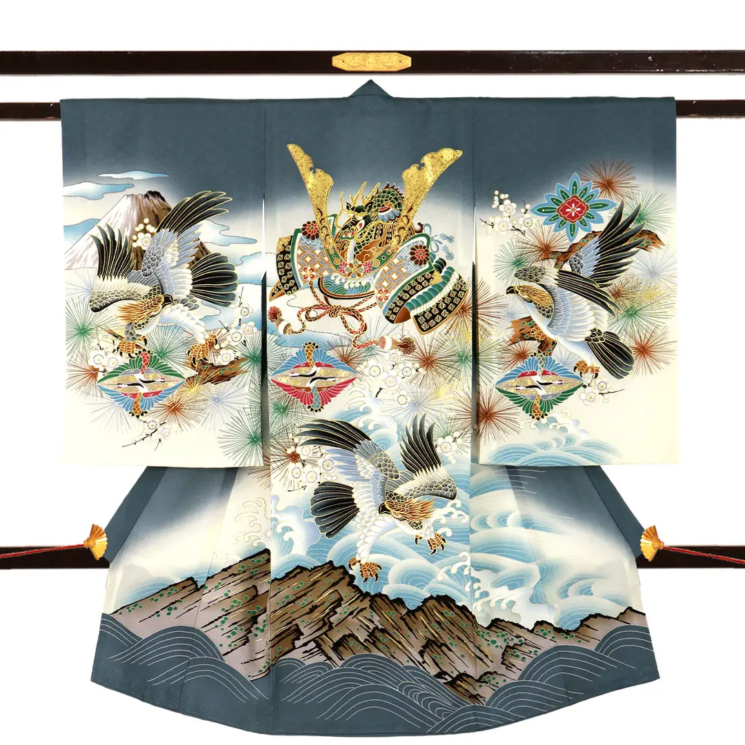 お宮参り産着／グレー地に兜と三羽の鷹の祝い着／男児／正面