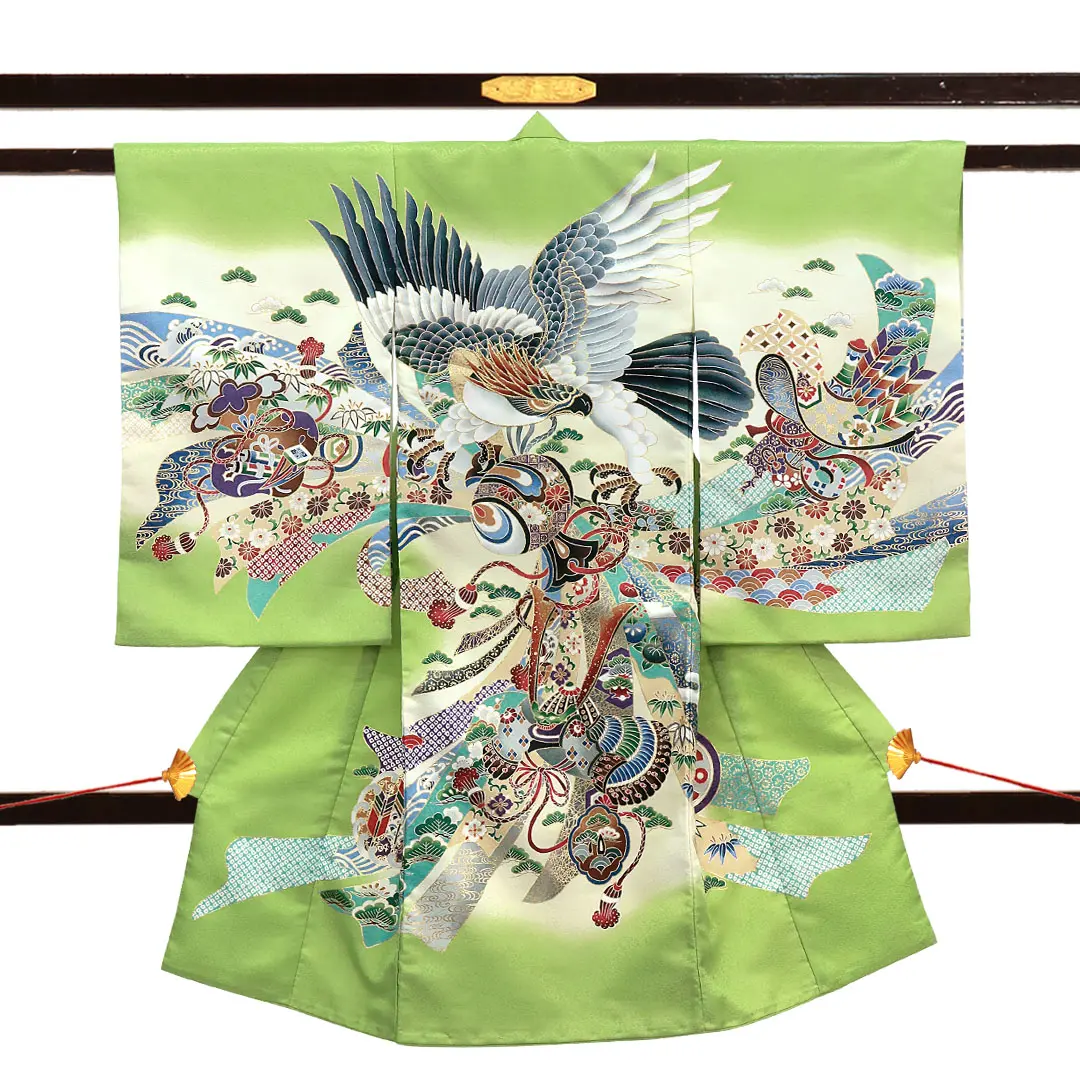 お宮参り産着／黄緑地に鷹と束ね熨斗の祝い着／男児（ポリエステル）／正面