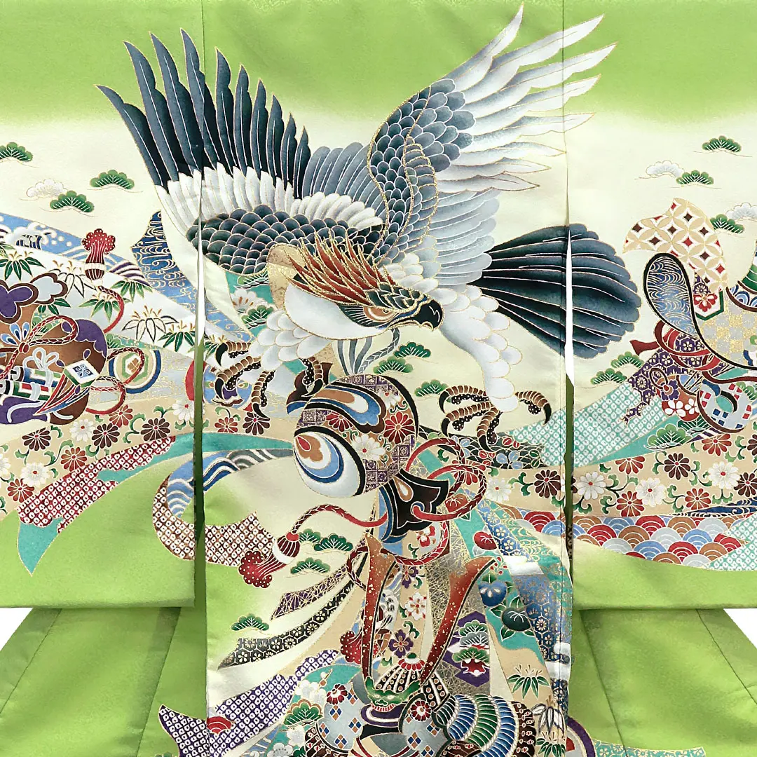 お宮参り産着／黄緑地に鷹と束ね熨斗の祝い着／男児（ポリエステル）／背中詳細