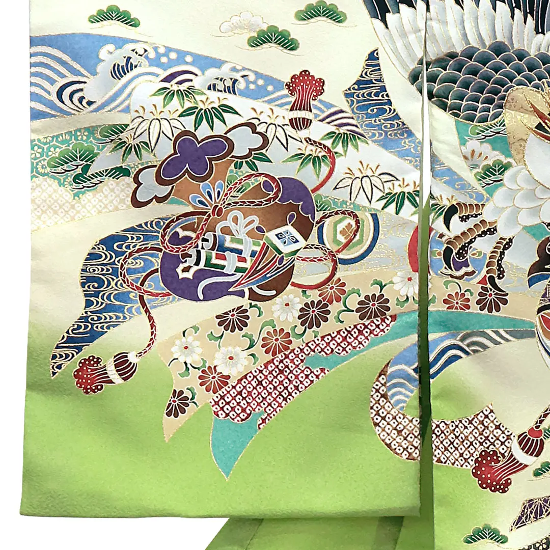 お宮参り産着／黄緑地に鷹と束ね熨斗の祝い着／男児（ポリエステル）／左袖詳細