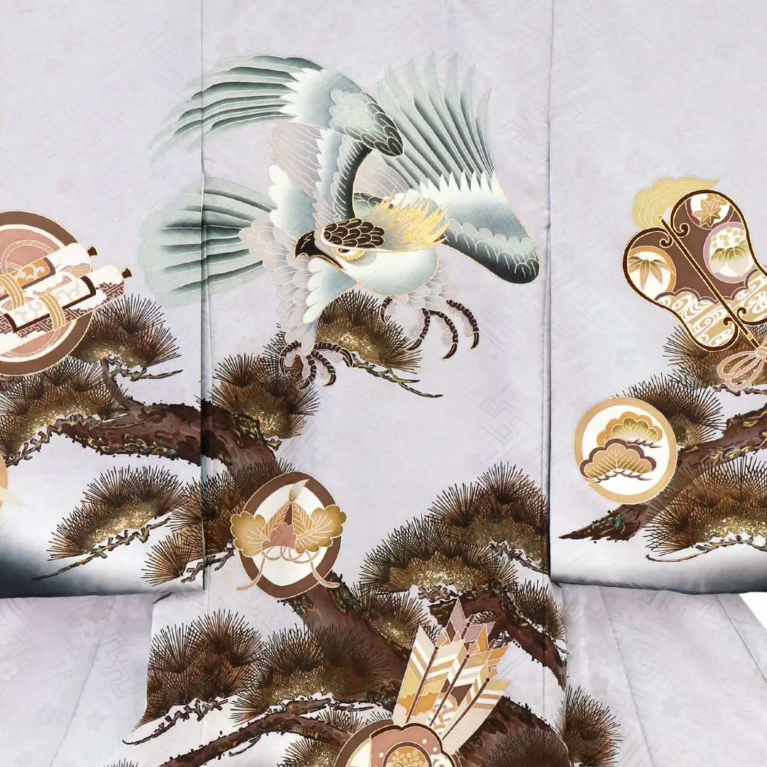 お宮参り産着／薄グレー地に鷹と松の祝い着／男児／背中詳細