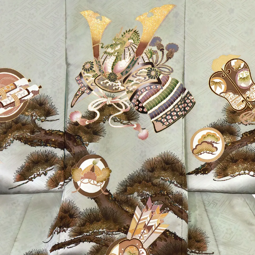 お宮参り産着／薄緑地に兜と松の祝い着／男児／背中詳細