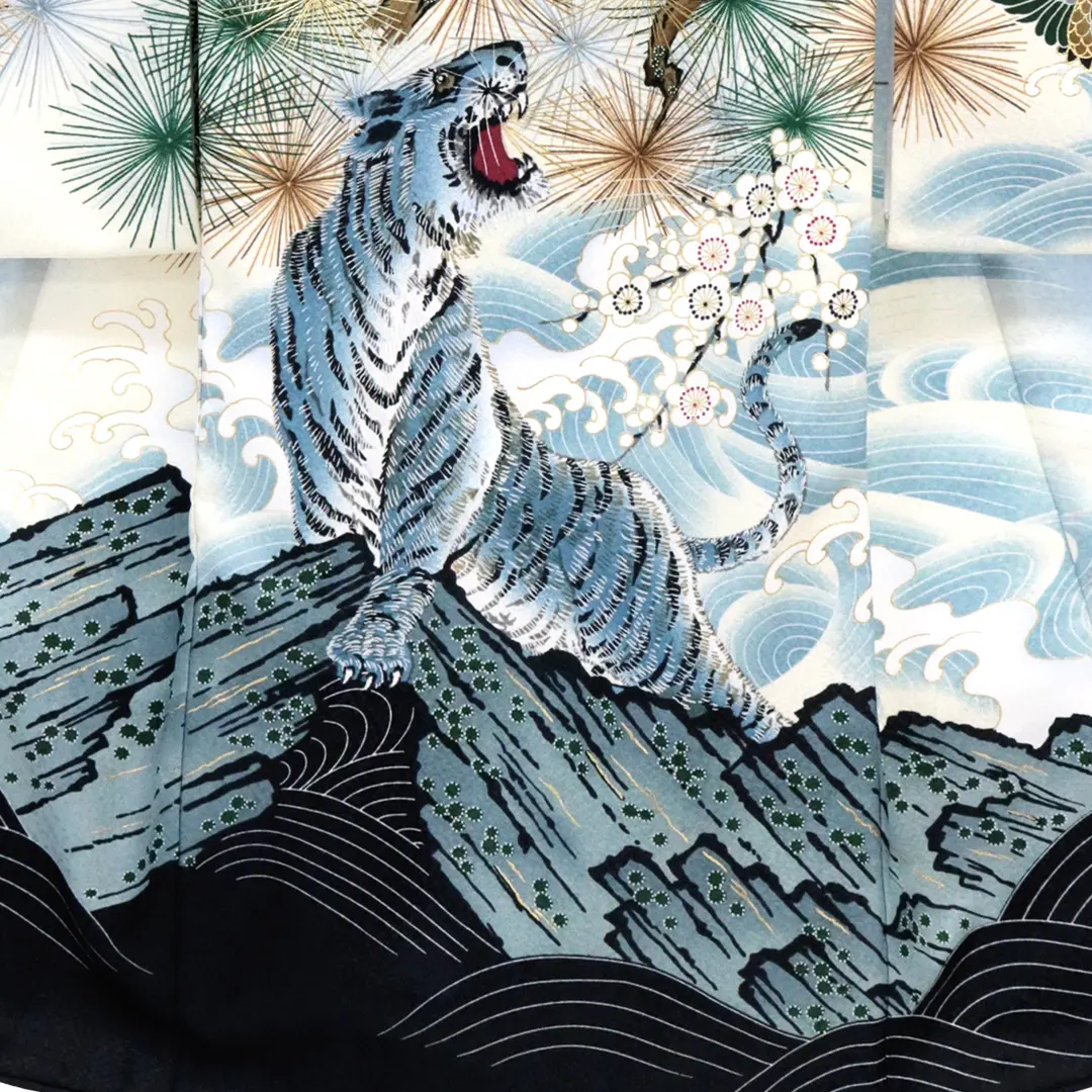 水色地に鷹と白虎の祝い着（産着）／男児（ポリエステル）