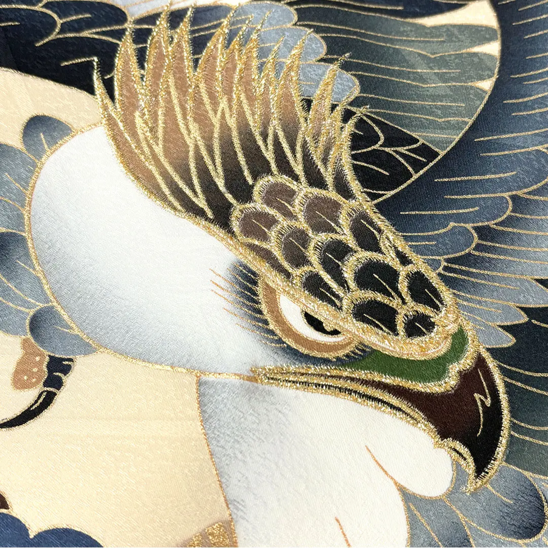 お宮参り産着／黒地とベージュに鷹と宝尽くしの祝い着／鷹詳細