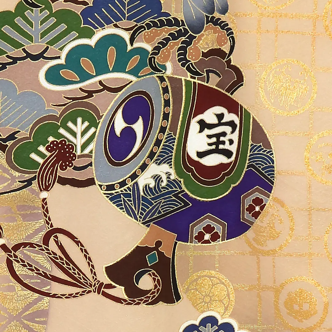 お宮参り産着／黒地とベージュに鷹と宝尽くしの祝い着／小槌詳細