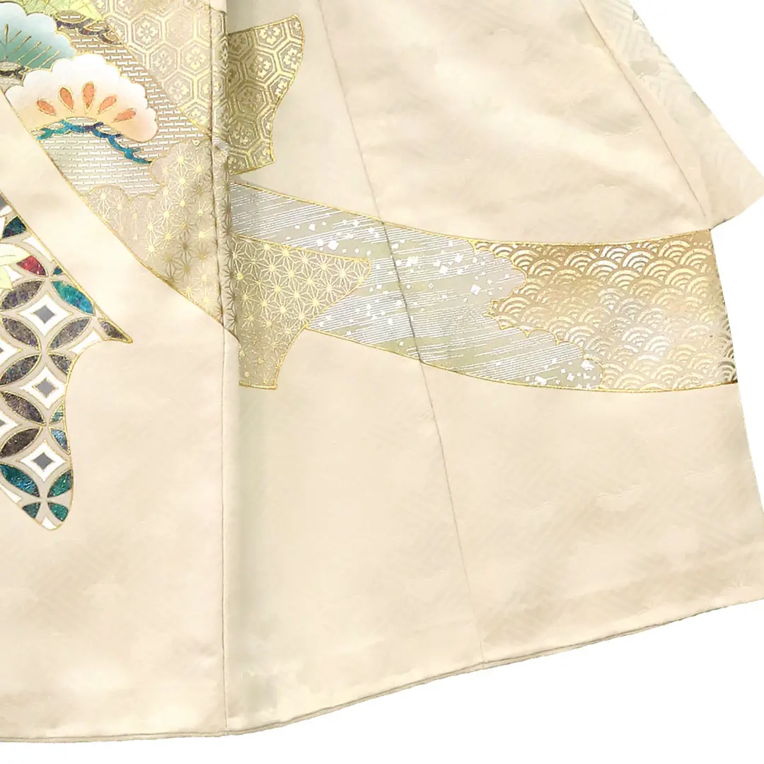 お宮参り産着／ベージュ地に束ね熨斗の祝い着／男女兼用／右裾詳細