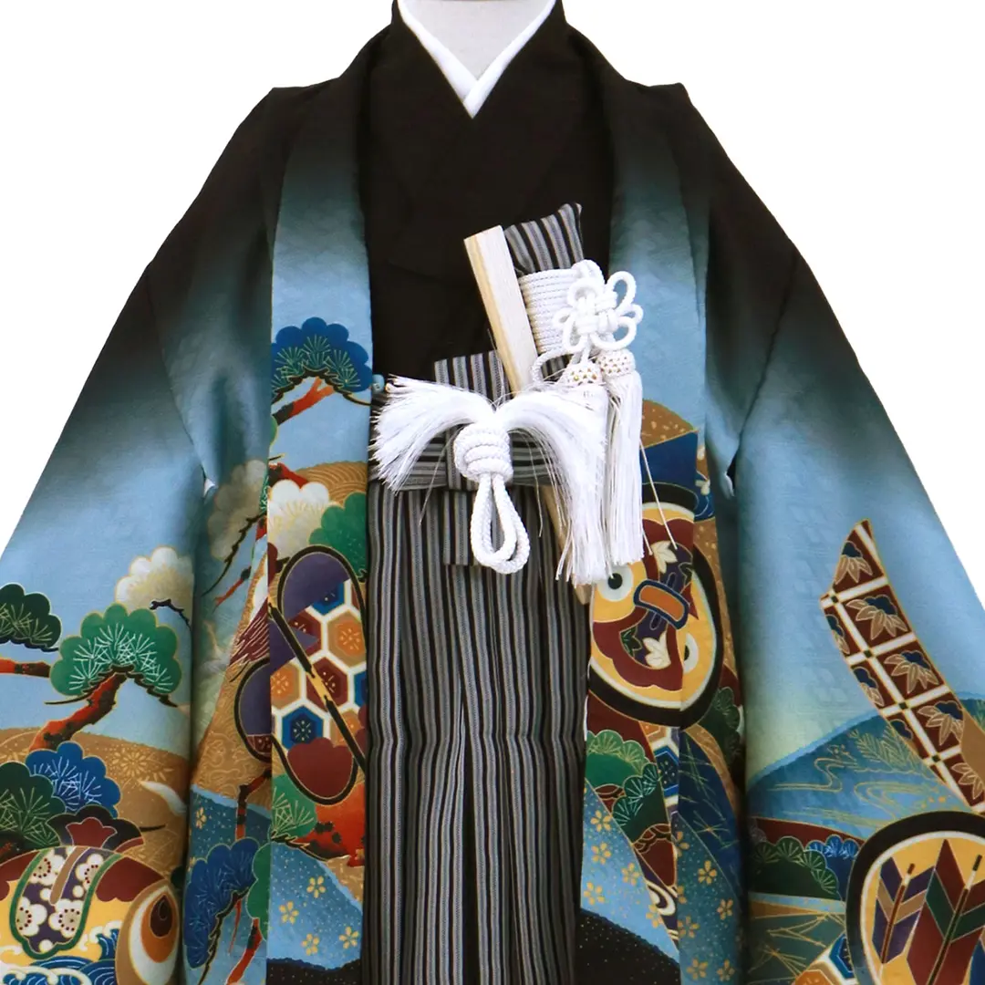 黒地に兜と太鼓、黒縞の袴／七五三・三歳男の子・袴／衿元詳細