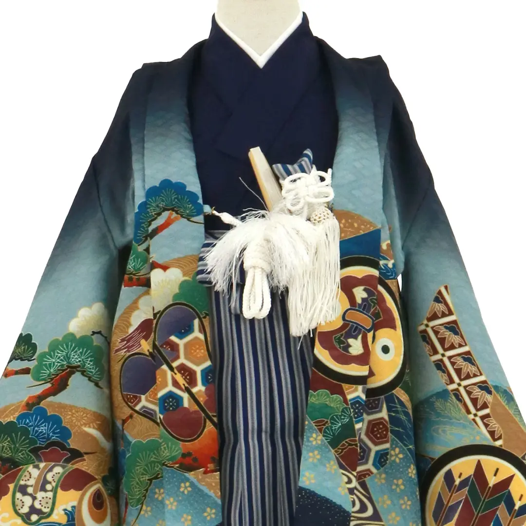 紺地に兜と太鼓、紺縞の袴／七五三・三歳男の子・袴／衿元詳細