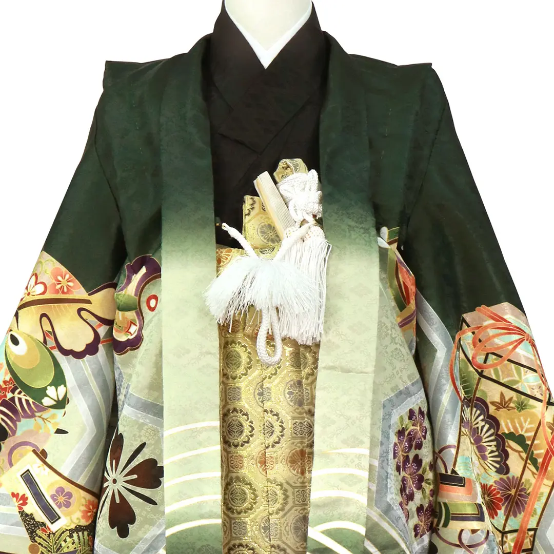 抹茶地に鷹と亀甲の着物、金襴色の袴／七五三・三歳男の子・袴／衿元詳細