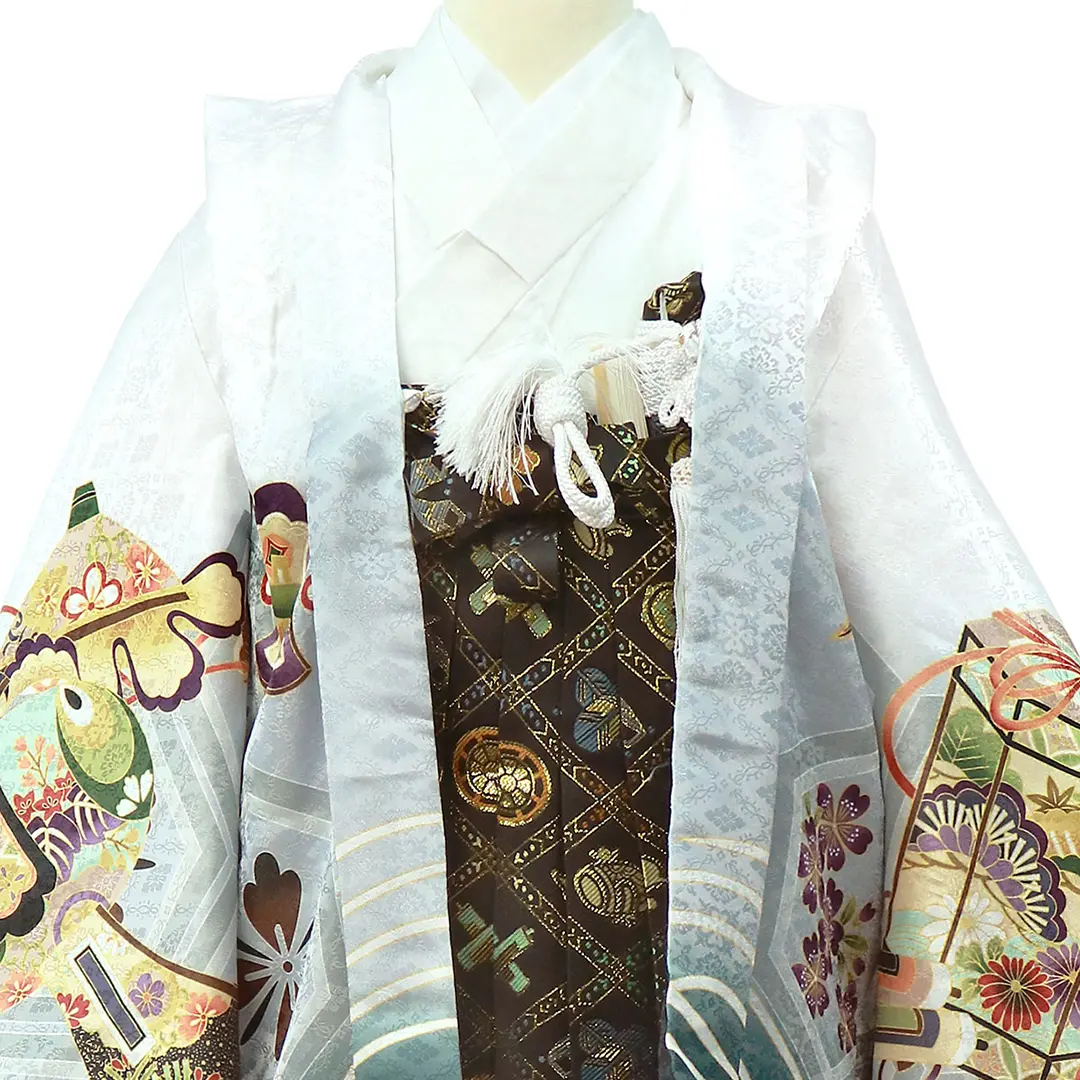 白地に鷹と束ね熨斗、黒の袴／七五三・三歳男の子・袴