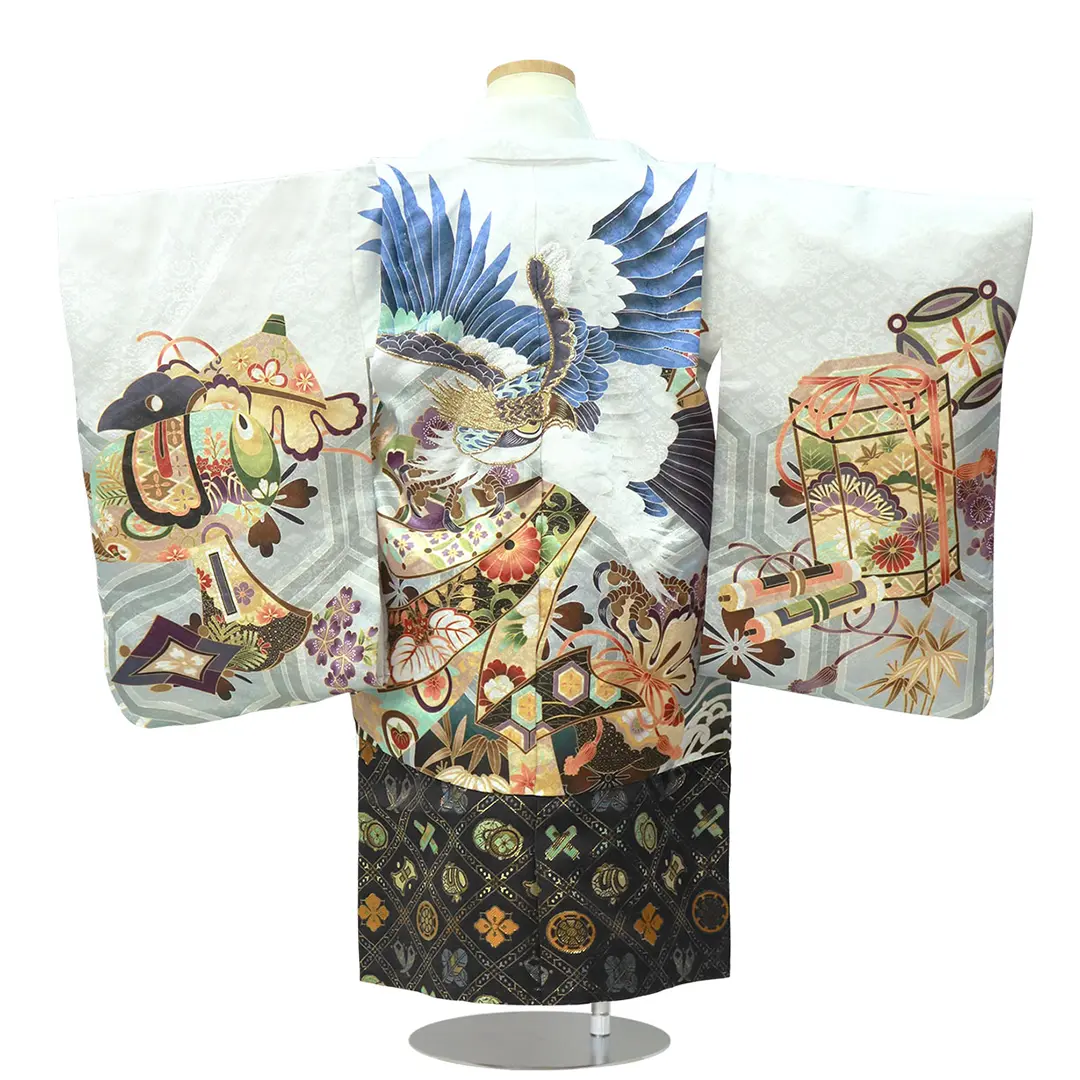 白地に鷹と束ね熨斗、黒の袴／七五三・三歳男の子・袴