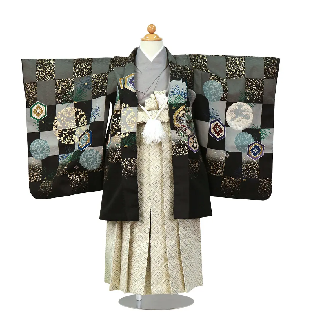 黒地に龍と市松、白グレーの袴／七五三・三歳男の子・袴