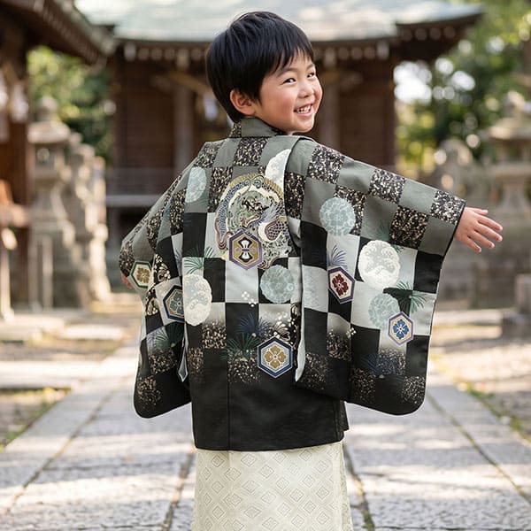 黒地に龍と市松、白グレーの袴／七五三・三歳男の子・袴 | 宅配着物