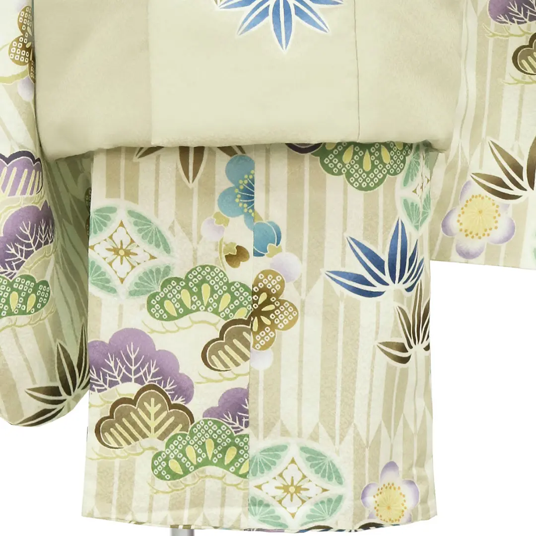 白地にベージュの矢絣と松竹梅、鷹の被布コートセット／七五三・三歳