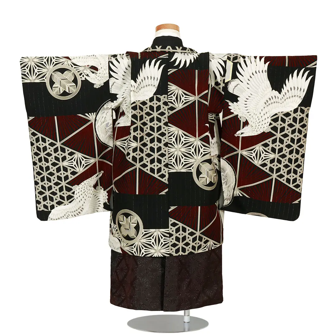 JAPAN STYLE》鷹に組子模様（赤）、濃い茶色の袴／七五三・三歳