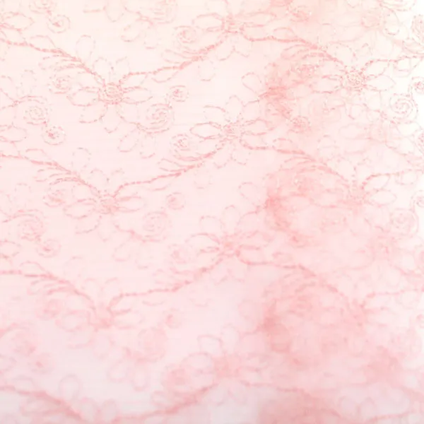 クリーム地に花柄の絽の祝い着（産着）／女児（かしきものオリジナル）記事の質感