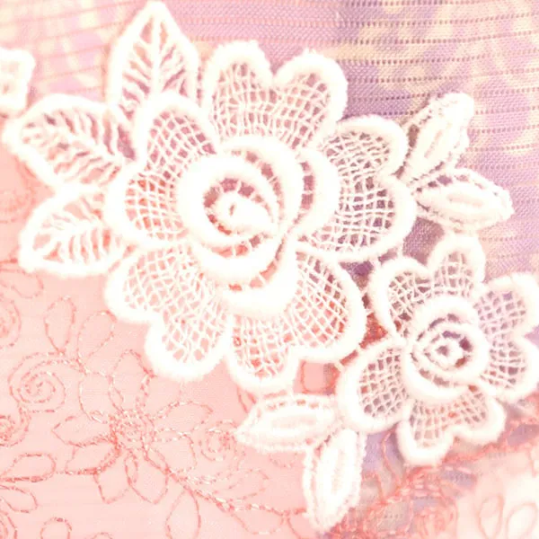 ピンクとラベンダーの斜め取りに華紋の絽の祝い着（産着）／女児（かしきものオリジナル）アップ