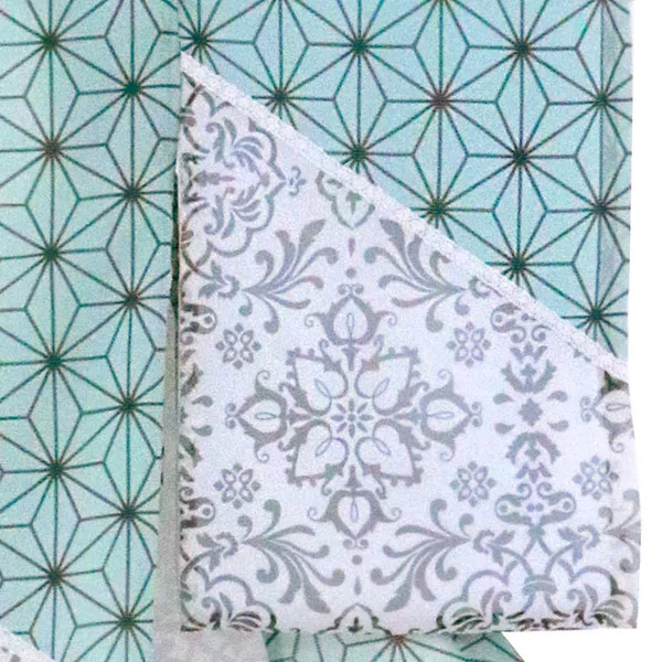 水色地に麻の葉と白地更紗の絽の祝い着（産着）／男児（かしきものオリジナル）右袖