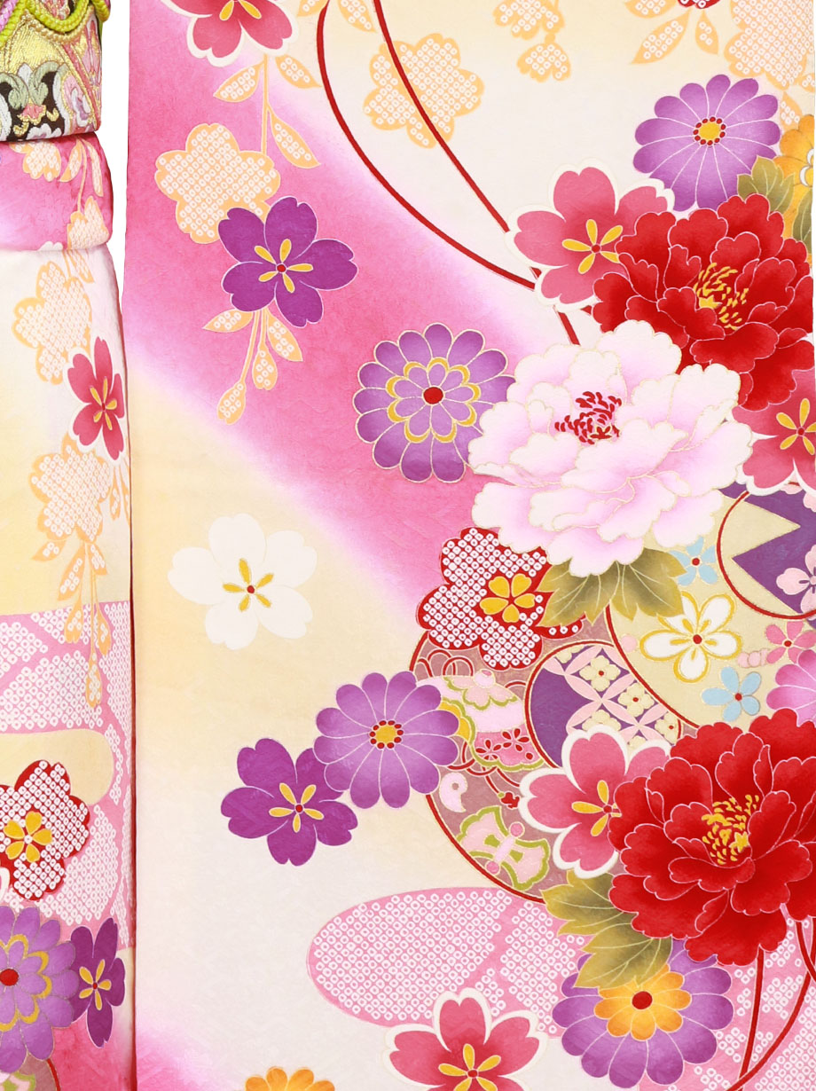 ピンク色に枝垂れ桜の振袖／小さめサイズ