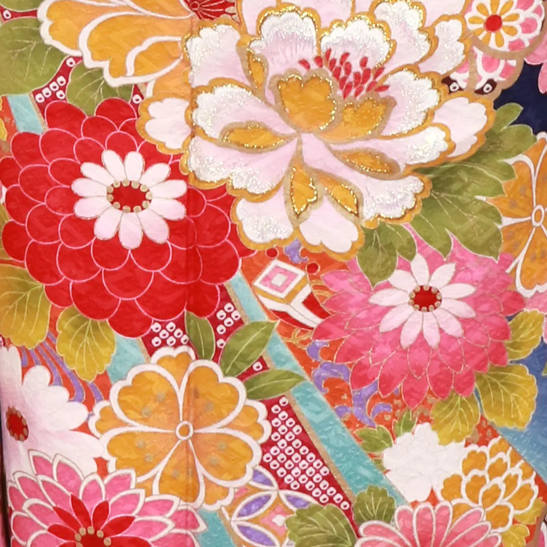 紺地に桜の振袖／標準サイズ／柄詳細裾