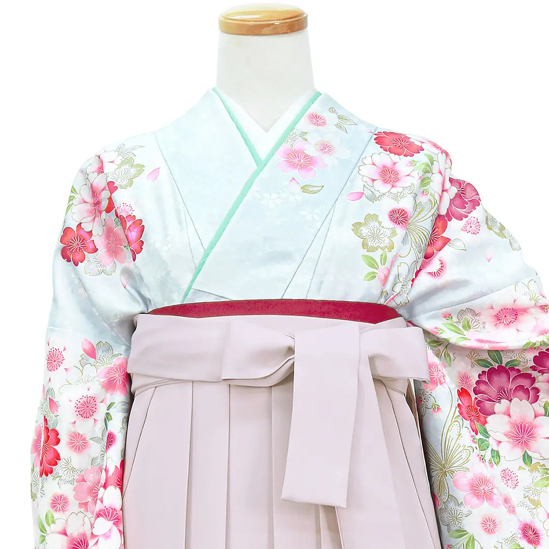 淡水色地に桜・くすみピンク袴（無地）（二尺袖）／卒業式／正面詳細