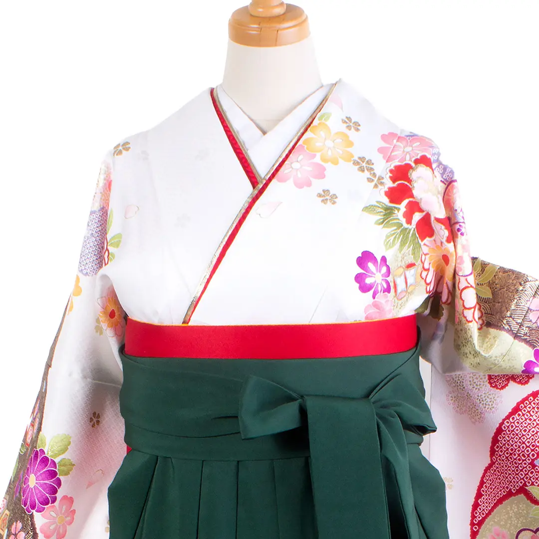 白色地に雪輪・緑袴（二尺袖）／卒業式／正面詳細