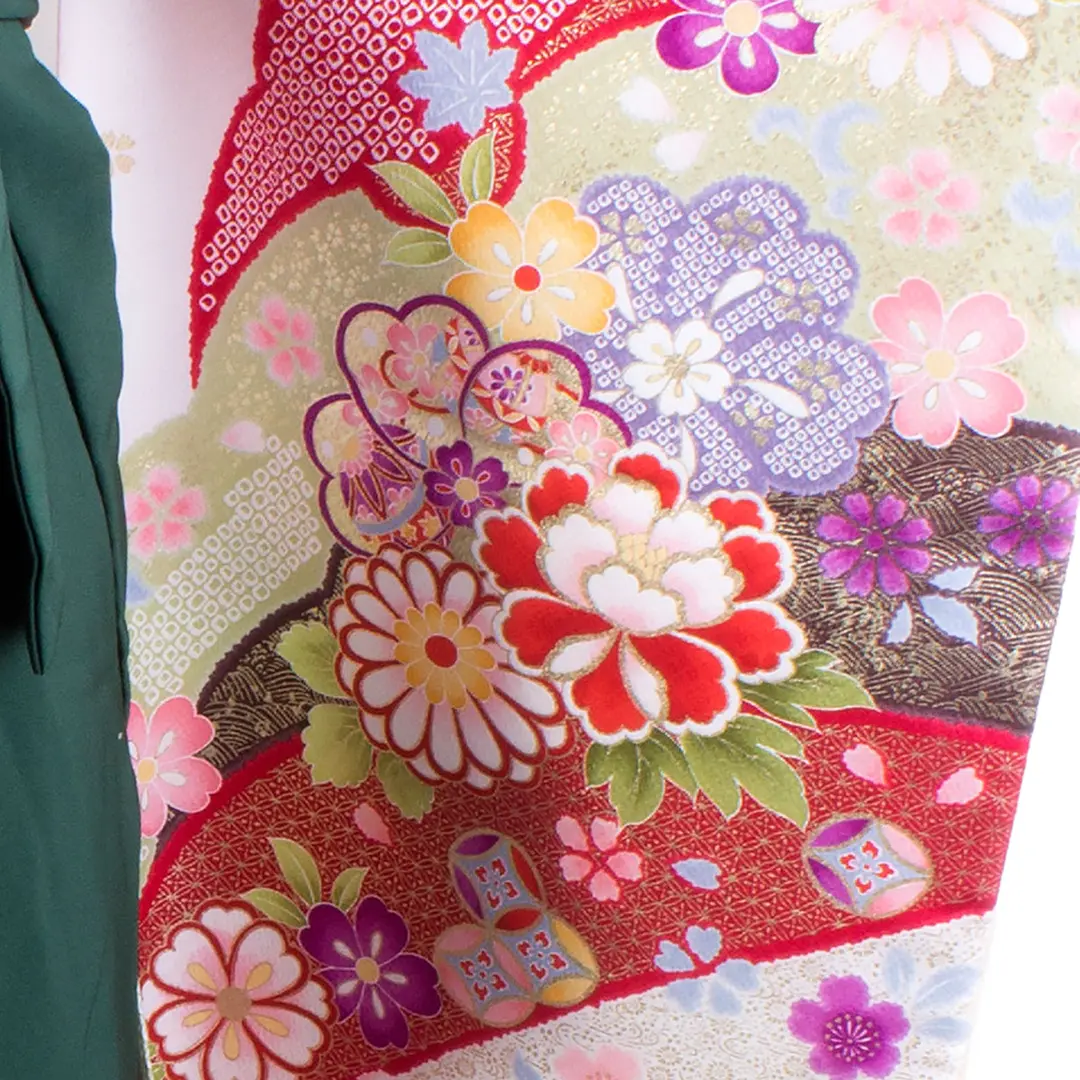 白色地に雪輪・緑袴（二尺袖）／卒業式／柄詳細