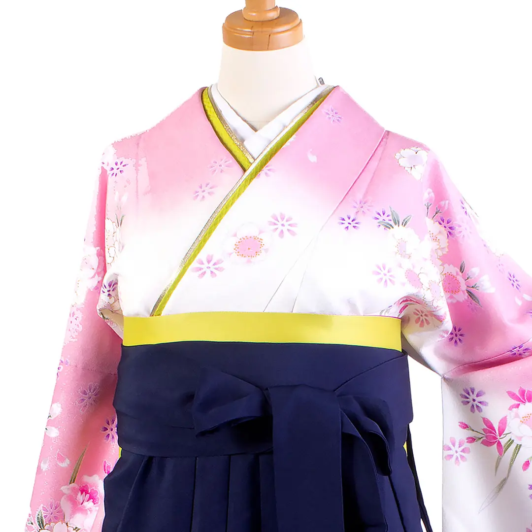 白色地に桜・紺袴（無地） （二尺袖）／卒業式／正面詳細