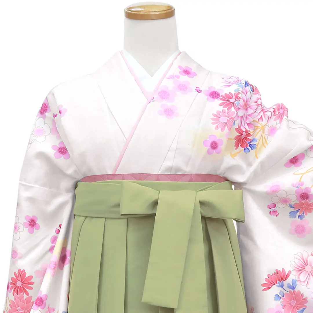 白色地に梅とうさぎ・オリーブ袴（無地）（二尺袖）／卒業式／正面詳細