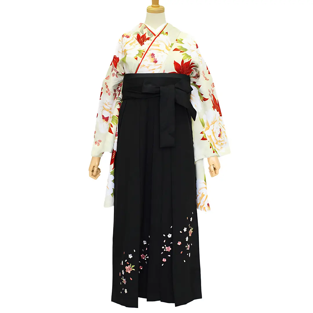 アイボリー地に牡丹・黒袴（刺繍） （二尺袖）／卒業式 | 宅配着物