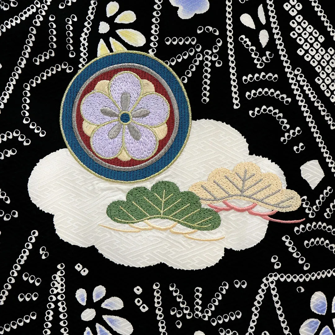 【総刺繍】 お宮参り産着／黒地に鷹と疋田柄の祝い着／男児／背中の刺繍詳細