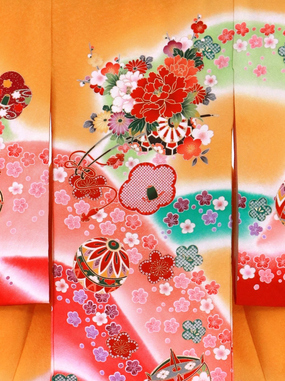 金茶色に桜と山取りの祝い着（産着）／女児