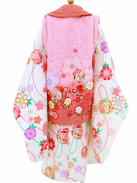 白地に花と鞠、桜と鈴の被布コートセット／七五三・三歳女の子／背面