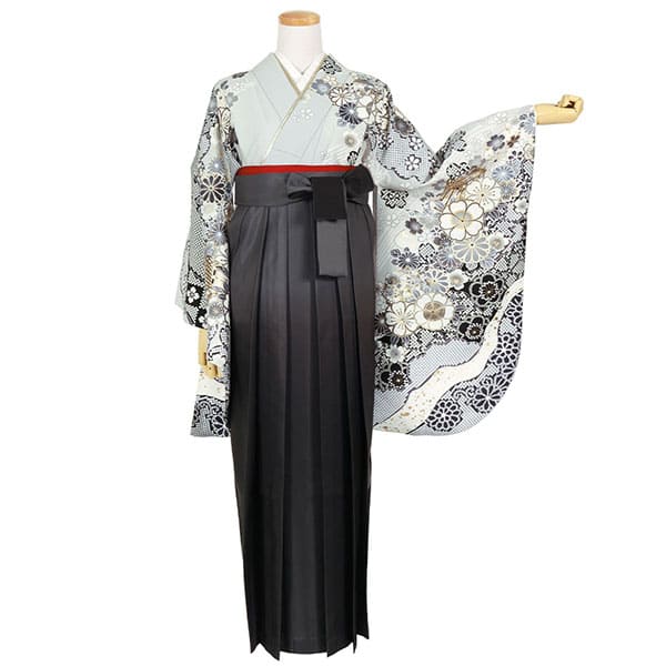 ライトグレー地に桜と菊、御所車・黒袴（ぼかし） （二尺袖）／卒業式